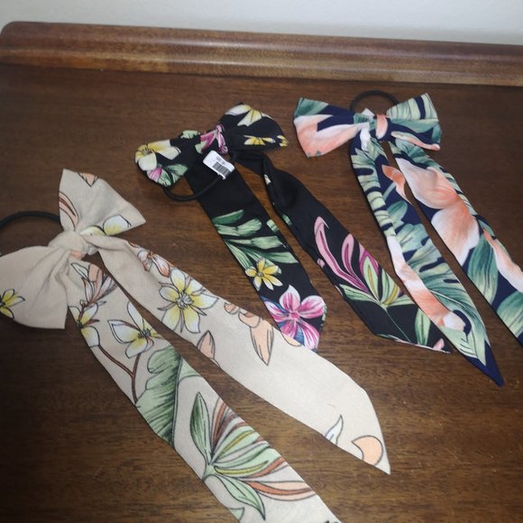 3/$20 Hair bows (3) New - Picture 2 of 3
